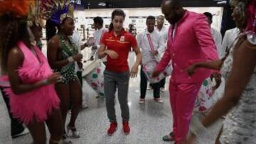 Carolina Mar¨ªn se anim¨® a bailar samba en el aeropuerto de R¨ªo de Janeiro.