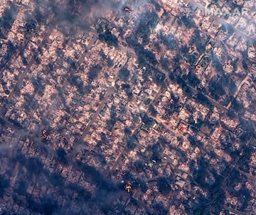 Una imagen satlite muestra las casas despus de los devastadores incendios forestales en Altadena, California, EE. UU.