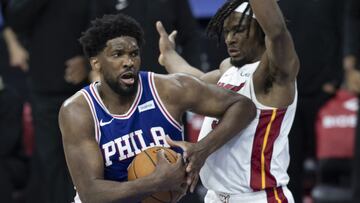 Joel Embiid se crece en el duelo de los equipos en cuarentena