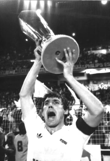 El mejor cabeceador de Europa durante dos largas décadas triunfó en el Madrid desde 1971, año en el que fichó por los blancos procedente del Racing de Santander, hasta su marcha en 1988, cuando se acercaba su 36 cumpleaños. Esa cualidad, su potente remate de cabeza, más su poderosa fuerza de voluntad hicieron de él uno de los mejores goleadores en la historia del fútbol español. Con el Madrid disputó 645 encuentros, marcando 290 goles para ganar nueve Ligas, cuatro Copas de España, dos Copas de la UEFA y una Copa de la Liga.