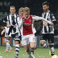 El 'azulgrana' De Jong, seria duda en el Ajax contra el Madrid