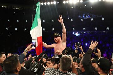 Canelo Álvarez festeja su triunfo sobre Golovkin.