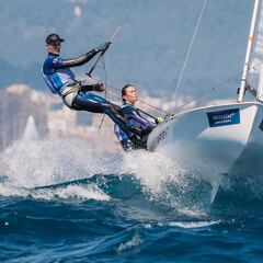 El viento y las olas entorpecen el estreno del Trofeo Princesa Sofía