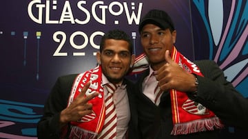 Luis Fabiano (derecha), junto a Dani Alves.