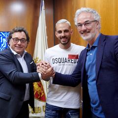 Oficial: Manu Molina firma por dos temporadas