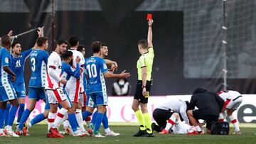 &Aacute;lex Moreno, al ver la tarjeta roja. 