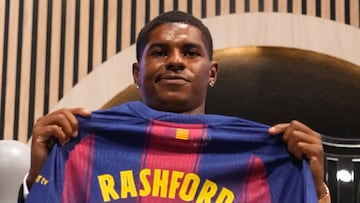BARCELONA, 23/07/2025.- El delantero internacional inglés Marcus Rashford, comparece este miércoles en un acto con la prensa organizada por el Barcelona en la tienda oficial del Spotify Camp Nou , después de que el equipo azulgrana anunciara su fichaje. Rashford llega al equipo catalán procedente del Manchester United con una cesión por una temporada y una opción de compra por unos 30 millones de euros. EFE/ Enric Fontcuberta