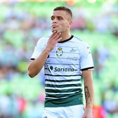 Multan a Jonathan Rodríguez tras señas obscenas