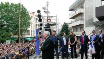 <b>EN EL AYUNTAMIENTO. </b>El alcalde, Pedro Castro, ayer con el equipo.