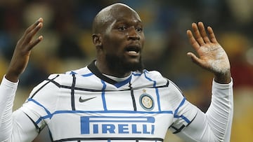 Inter Milan's Romelu Lukaku reacts after missing an opportunity to score during the Champions League, Group B, soccer match between Shakhtar Donetsk and Inter Milan at the Olimpiyskiy Stadium in Kyiv, Ukraine, Tuesday, Oct. 27, 2020.(AP Photo/Efrem L