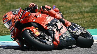 El piloto español se fue al suelo en la curva que mejor trazaba de todo el circuito.