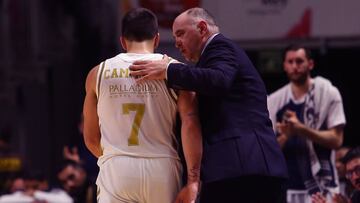 Facundo Campazzo se marcha al banquillo con los consejos de Pablo Laso.