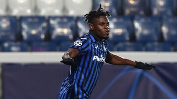 Duván Zapata en un partido de Champions League