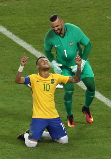 Neymar's golden delivery sends the Maracanã into ecstasy