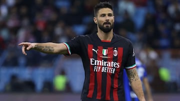 AC Milan's French forward Olivier Giroud speaks to teammates during the Italian SuperCup football match between AC Milan and Inter Milan, at the King Fahd International Stadium in Riyadh on January 18, 2023. (Photo by Fayez NURELDINE / AFP)