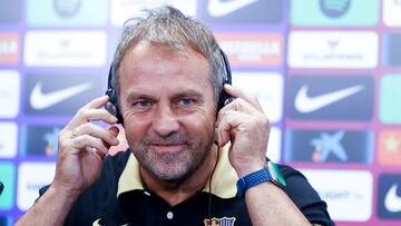 GRAFCAT7284. SANT JOAN DESPÍ (BARCELONA) (ESPAÑA), 16/08/2024.-El técnico alemán del FC Barcelona, Hansi Flick durante la rueda de prensa que ha ofrecido tras el entrenamiento que ha realizado la plantilla barcelonista este viernes en la Ciudad Deportiva Joan Gamper para preparar el partido de liga que disputarán mañana ante el Valencia CF en Mestalla.EFE/ Quique García