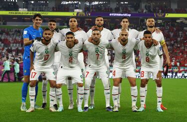 La selección marroquí que está jugando el Mundial de Qatar 2022 tiene una media de edad de 26,2 años. Está en el puesto 22 de la Lista de Clasificación Mundial de la FIFA. El jugador con mayor valor de mercado es Achraf Hakimi con 65 M€.
