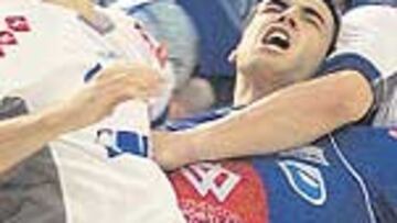 <b>VALIENTE. </b>Ruesga no se amedrentó ante la dura defensa croata.