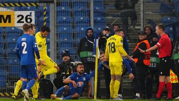 Soccer Football - Europa Conference League - Group C - Lech Poznan v Villarreal - Poznan Stadium, Poznan, Poland - November 3, 2022 Villarreal's Alberto Moreno talks to a linesman REUTERS/Aleksandra Szmigiel