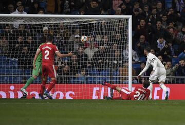 Sergio Ramos anotó el 3-2 de cabeza.