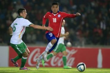 Gonzalo Jara actuó como uno de los centrales de Chile.