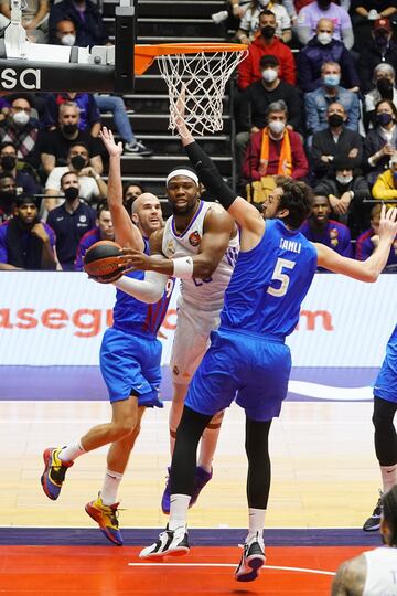 Yabusele y Sanli.