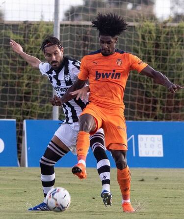 El Valencia, a expensas de movimientos en el lateral derecho