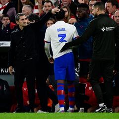 Balde crea un problema en el lateral