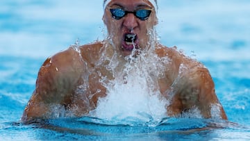 El nadador lituano Andrius Sidlauskas compite durante una prueba en los Europeos de Natación de Roma.