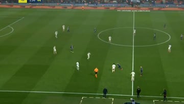 Un cruce de cables m¨¢s y este es muy serio: entrada salvaje de Neymar y a la calle
