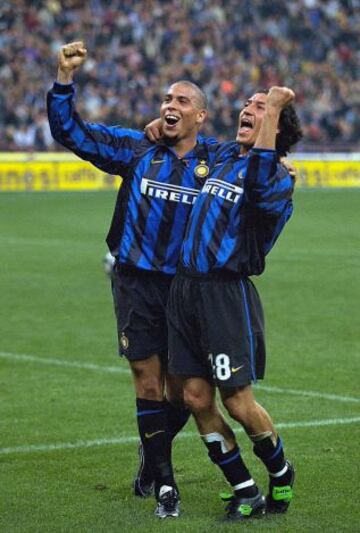 Iv&aacute;n Zamorano enfrent&oacute; a su ex club en Champions. Fue con la camiseta del Inter de Mil&aacute;n en la fase de grupos del certamen 1998-1999. &#039;Bam Bam&#039; anot&oacute; un gol en la victoria 3-1 conseguida en Italia.