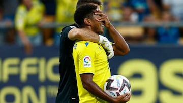 Anthony 'Choco' Lozano no podrá sumar su quinta titularidad consecutiva en España con el Cádiz CF y queda fuera del partido ante FC Barcelona del sábado.