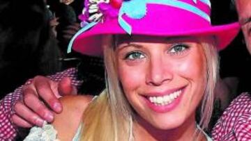 <b>¡Te lo perdonamos todo, Bayern!</b> Nos ha hecho de todo el Bayern, sí. Pero ha llegado el Día del Perdón. Ayer fue la fiesta de la cerveza en Múnich y allí que se fueron ellas, las señoras/parejas o similares de Sosa, la rubia de la perfecta dentadura, Van Buyten, Muller y Gómez: ¡sólo faltó vestir de bávara a Van Gaal! ¡Musho Bayern, eh!