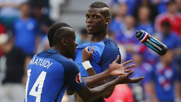 Matuidi y Pogba durante un encuentro con la selecci&oacute;n de Francia durante la Eurocopa 2016.