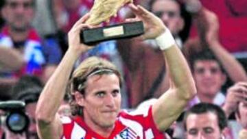 Forlán celebró con el Calderón la bota de oro conseguida la pasada campaña.