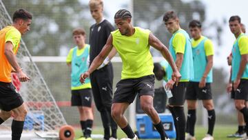 28-07-24. JONATHAN VARANE, EN UNO DE LOS ENTRENAMIENTOS DEL SPORTING EN LA PRETEMPORADA.