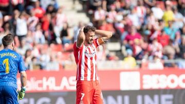 Stuani se pega contra el palo