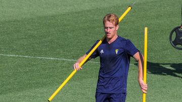 Álex Fernández, durante un entrenamiento del Cádiz.