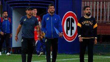 Futbol, Universidad de Chile vs Everton.
Fecha 28, campeonato Nacional 2022.
El entrenador de Everton Francisco Meneghini, es fotografiado contra Universidad de Chile durante el partido por la primera division disputado en el estadio Santa Laura.
Santiago, Chile.
22/10/2022
Javier SalvoPhotosport
Football, Universidad de Chile vs Everton.
28th date, 2022 National Championship.
EvertonÕs head coach Francisco Meneghini, is pictured against Universidad de Chile during the first division match held at Santa Laura stadium.
Santiago, Chile.
10/22/2022
Javier SalvoPhotosport