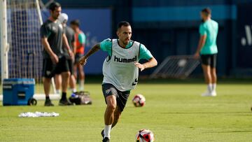 Manu Molina, en un entrenamiento con el Málaga CF.