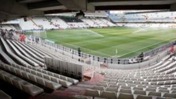 Panorámica del estadio de Mestalla vacío.