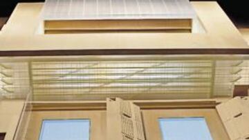 <b>TRES CAJAS Y CUBIERTA MÓVIL </b> "La cubierta móvil era una premisa del concurso para que la sala principal pudieracubrirse y descubrirse. Uno no se puede arriesgar a que llueva. Los Juegos se disputan en 15 días y quizá las condiciones de ese período de tiempo no se repitan hasta 15 ó 20 años después", afi rma Juan José Medina.