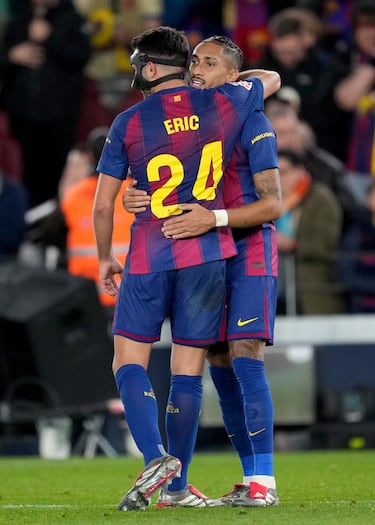 En la anterior jugada se anuló un gol de Osasuna por falta sobre Joan y acto seguido Raphinha sentenció el partido llegando en el segundo palo y aprovechando el rechace.