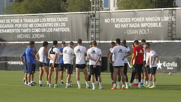 El Valencia intenta revertir la situaci&oacute;n que atraviesa en este arranque de Liga Santander. 