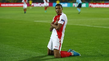 Kylian Mbappe celebra un gol con el M&oacute;naco