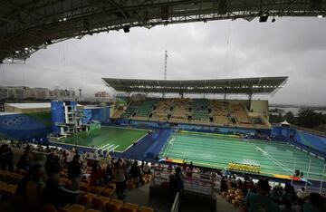 El agua verde en las piscinas de Río.