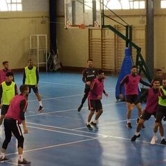 Machín se lleva a la plantilla a jugar al baloncesto