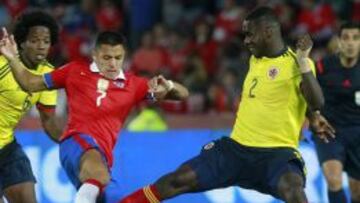 Cristian Zapata acumul&oacute; un cart&oacute;n amarillo en el juego de Chile vs. Colombia en Santiago. 