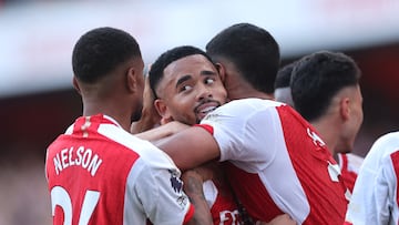 Arsenal consiguió la victoria sobre la hora ante el United en un dramático encuentro en el Emirates Stadium; volvió Gabriel Jesus y anotó.