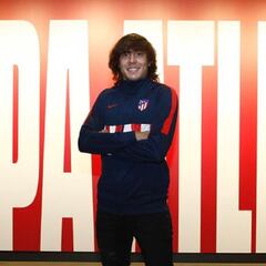 El Atlético se asegura el futuro de la promesa Javi Serrano